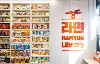 Guía para visitar la Biblioteca Ramyun de Hongdae, el paraíso de los fideos instantáneos